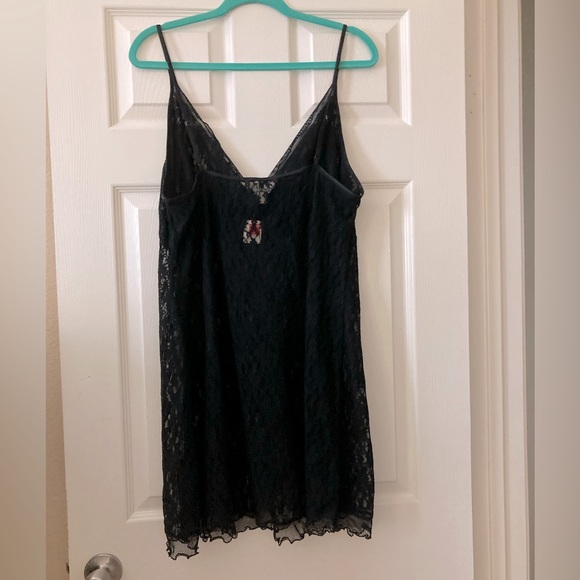 Black All-Lace Nightie - Picture 4 of 7